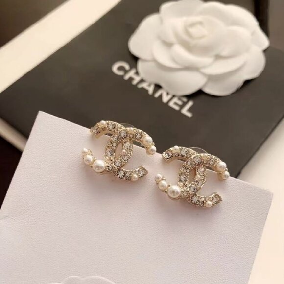 CHANEL Faux Pearl & Strass Gold CC Stud Earrings - Picture 1 of 4